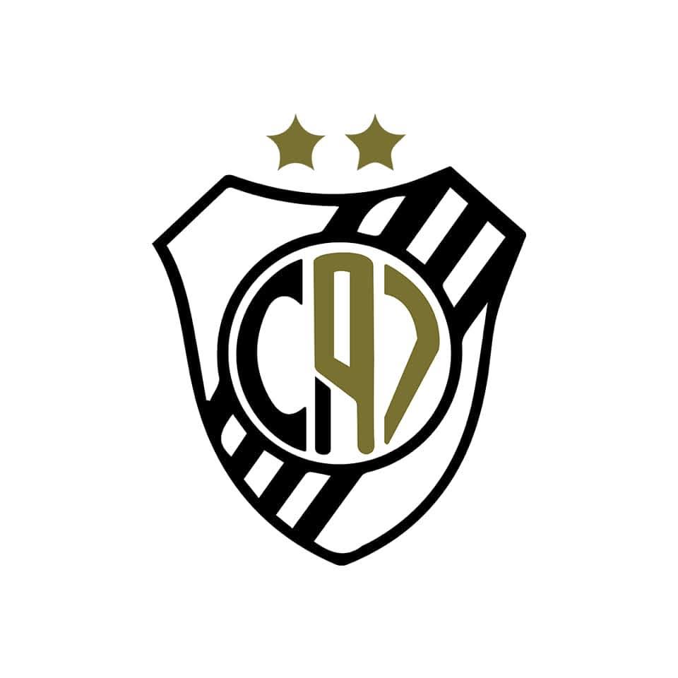 Escudo con detalles dorados